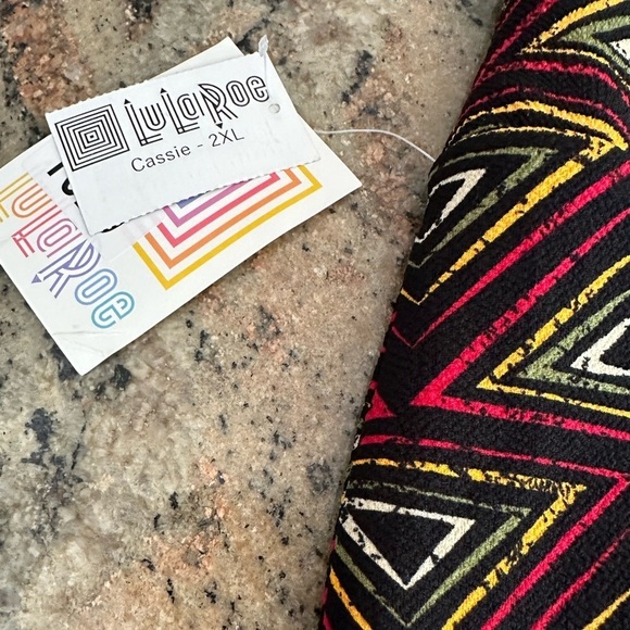 LulaRoe midi pencil skirt black red yellow geometric size 2xl - Picture 4 of 4